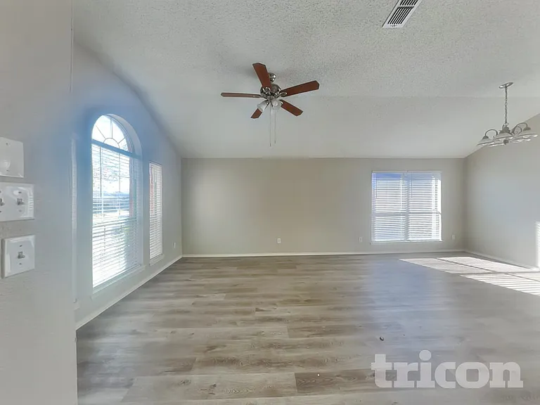 2520 Ensenada Ln — Photo 2