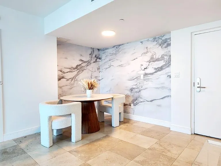 6801 Collins Ave #LPH05 — Photo 3