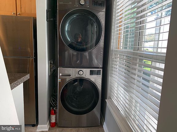 5th image of 2139 E Chestnut Ave APT 71