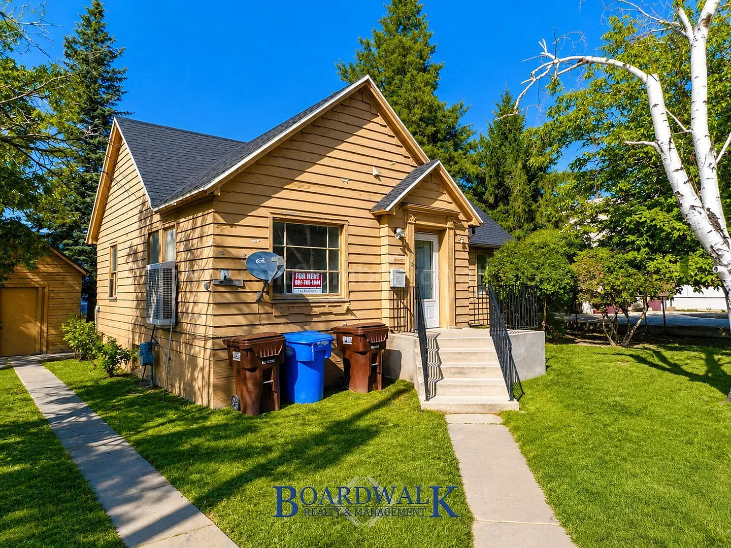 5 bed, 2.0 bath, 1400 sqft, $1,900 — Photo 2
