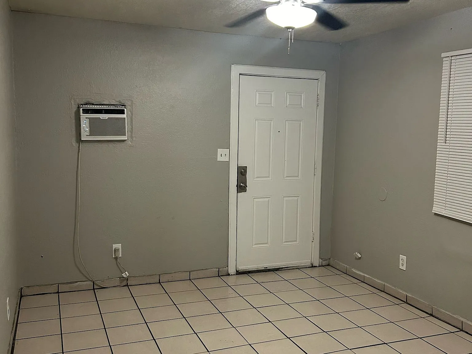 2 bed, 950 sqft, $995 — Photo 2