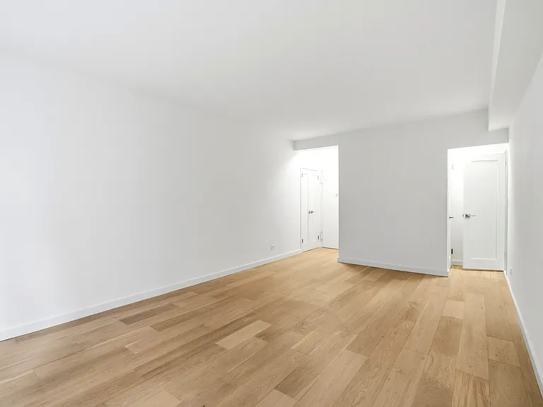 240 E 46th St #8J — Photo 4
