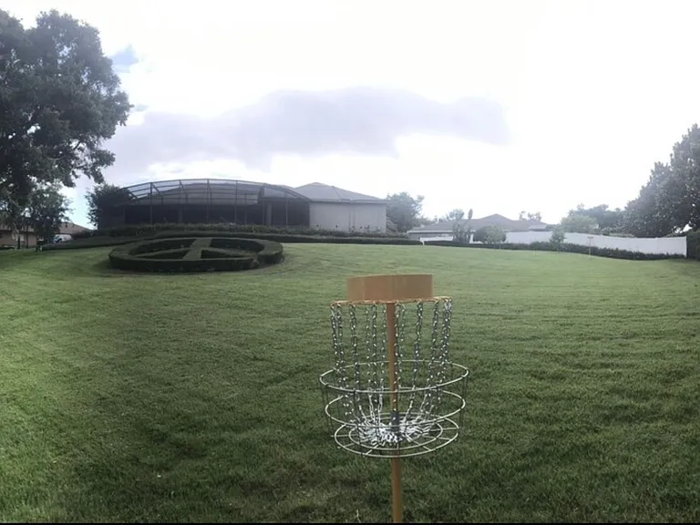 backyard, frisbee golf