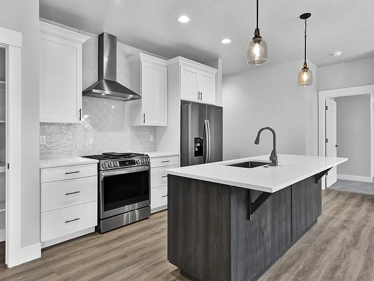 32 N Sagehen Ln — Photo 1