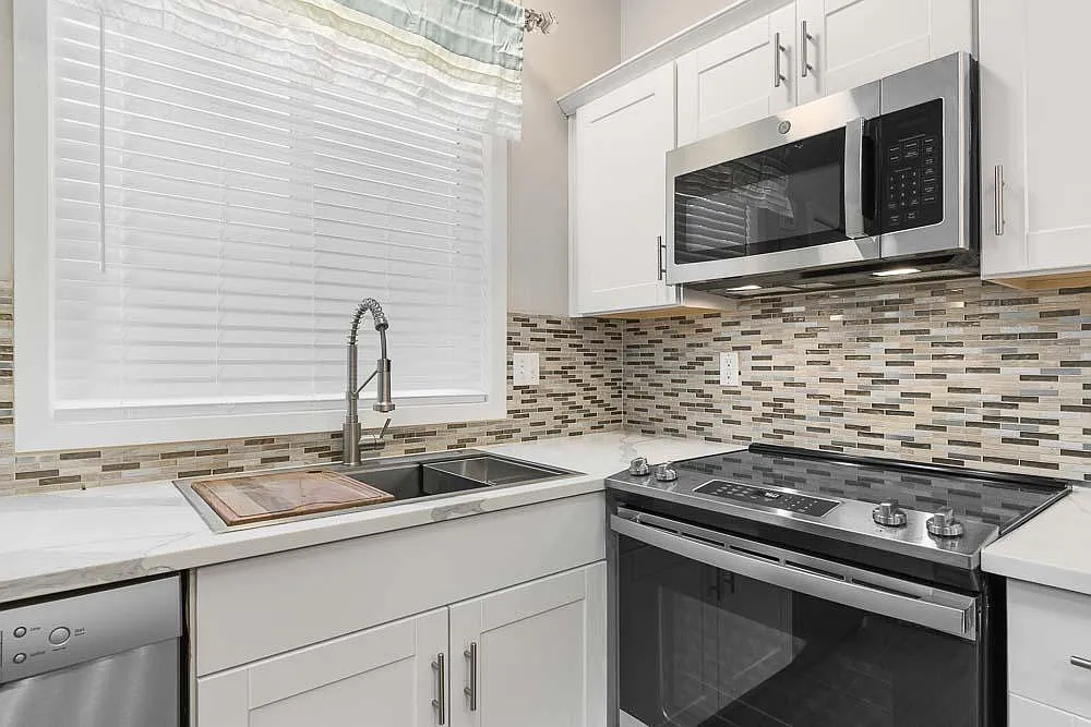 Studio, 400 sqft, $2,000 — Photo 3