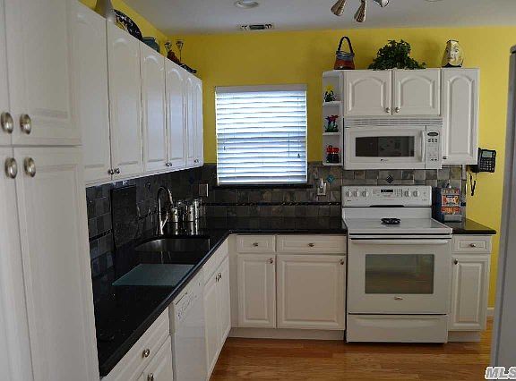 3rd image of 5 Philip Ln