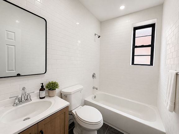 4th image of 67 Tapscott St #2A