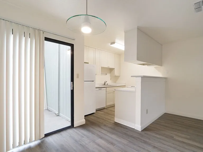 Sequoia Apartments 3 MONTHS FREE RENT on 3 and 4 bedroom townhomes — Photo 12