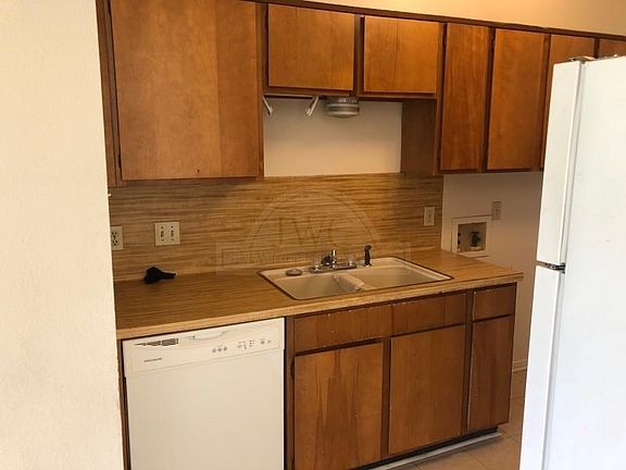 5th image of 1405 Bundrant Dr APT B
