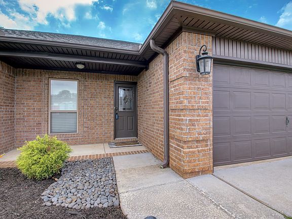 3rd image of 17 Cottonwood Ln