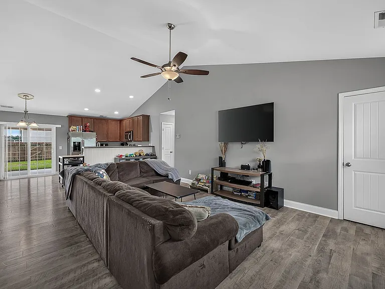 210 Riverstone Ct — Photo 5