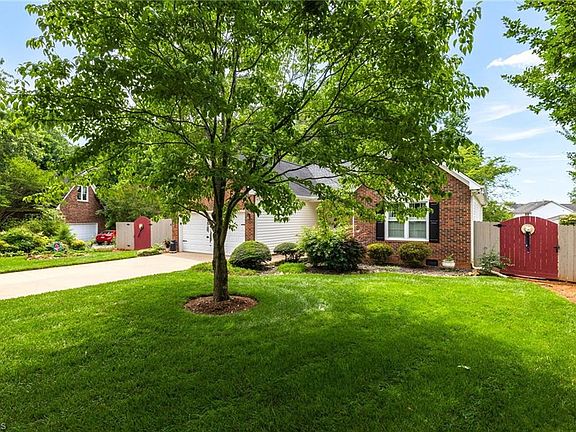 3rd image of 103 Eddieton Ct