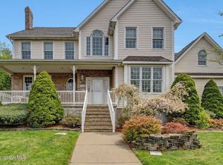 502 Park Ln, Moscow, PA 18444