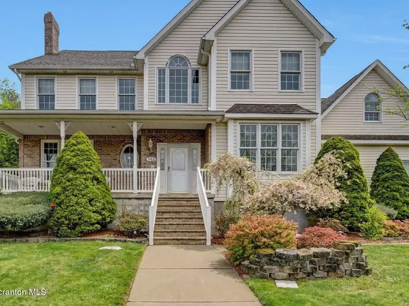 502 Park Ln, Moscow, PA 18444