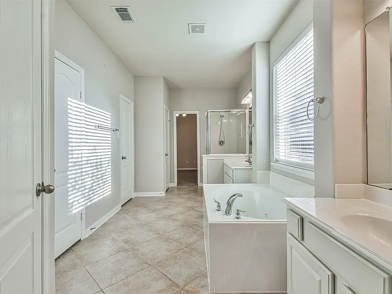 9506 Gramond Hall Ct — Photo 28
