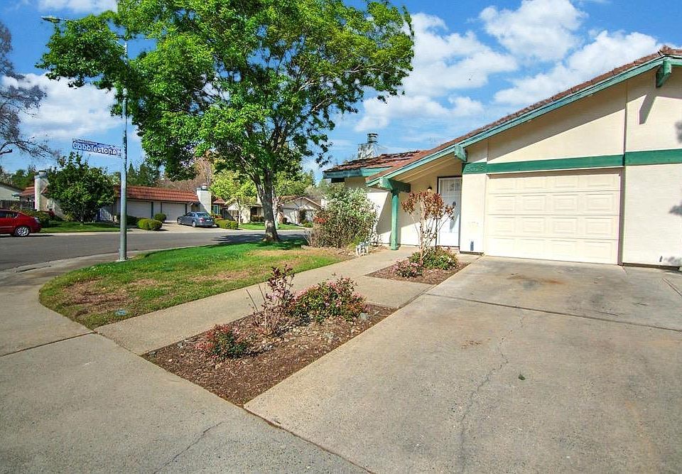 Half-plex with private 1 car garage.