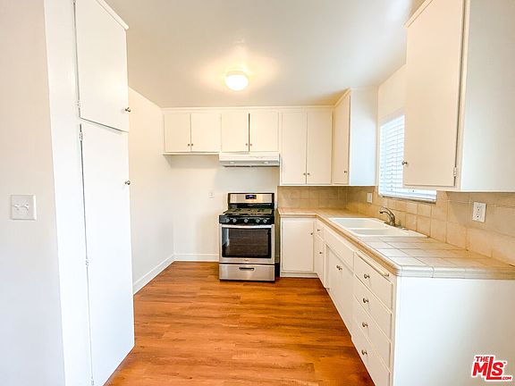3rd image of 2540 3rd Ave