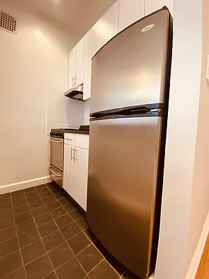 Rented by Metropolis Real Estate of Manhattan | media 12