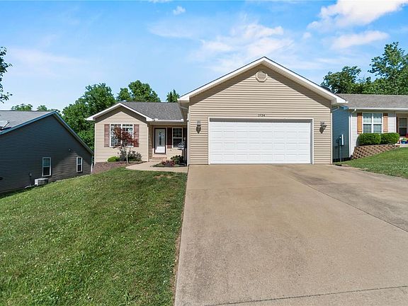 4th image of 1934 Garrett Dr
