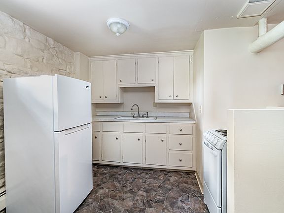 3rd image of 1000 Center Ave #14