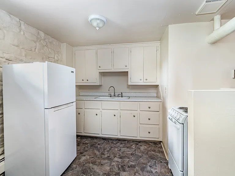 1000 Center Ave #14 — Photo 3