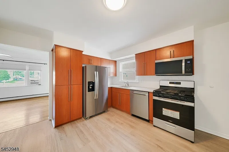 3 bed, 1.0 bath, $3,650 — Photo 4