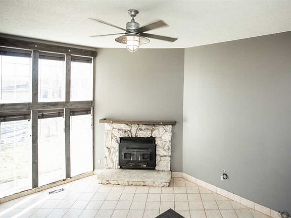 3rd image of 22613 E Heroy Ave