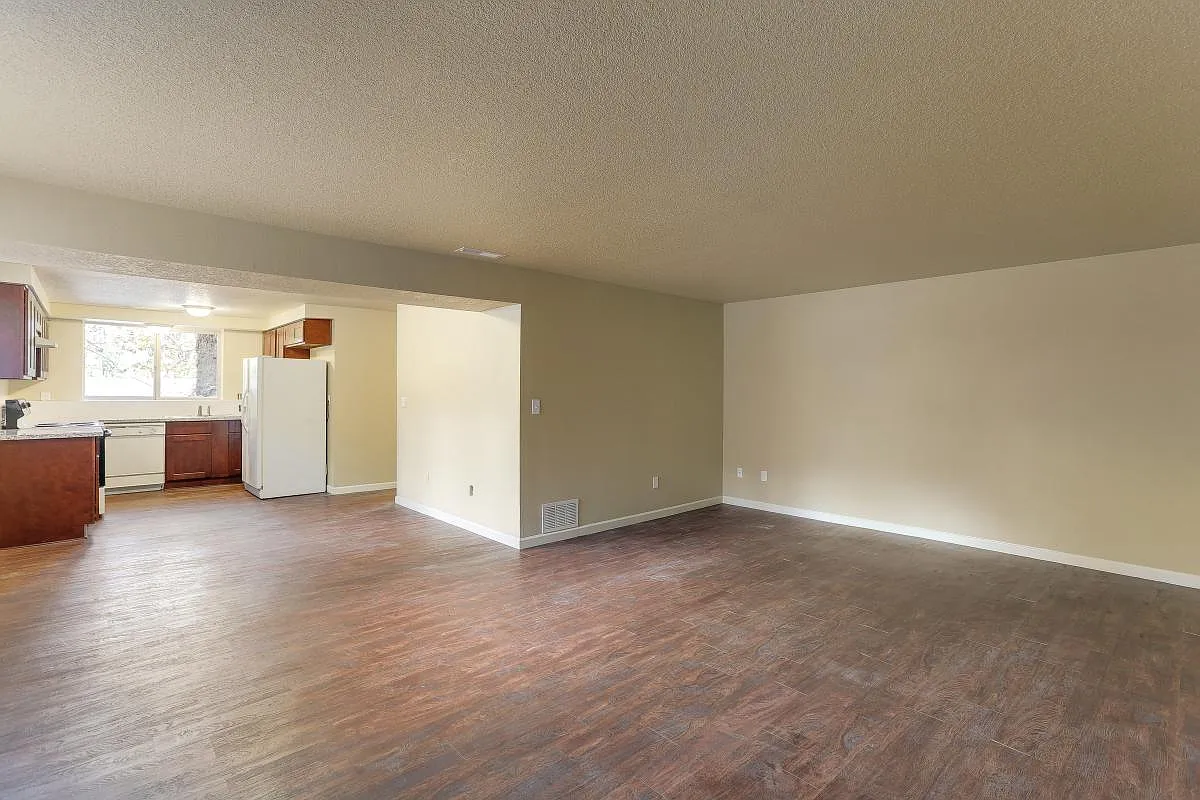 3 bed, 1.5 bath, 1426 sqft, $1,900 — Photo 3