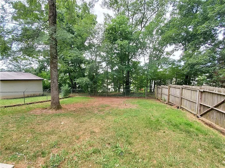 931 Auburn Rd — Photo 4