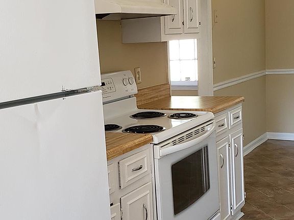 Fridge includes ice maker