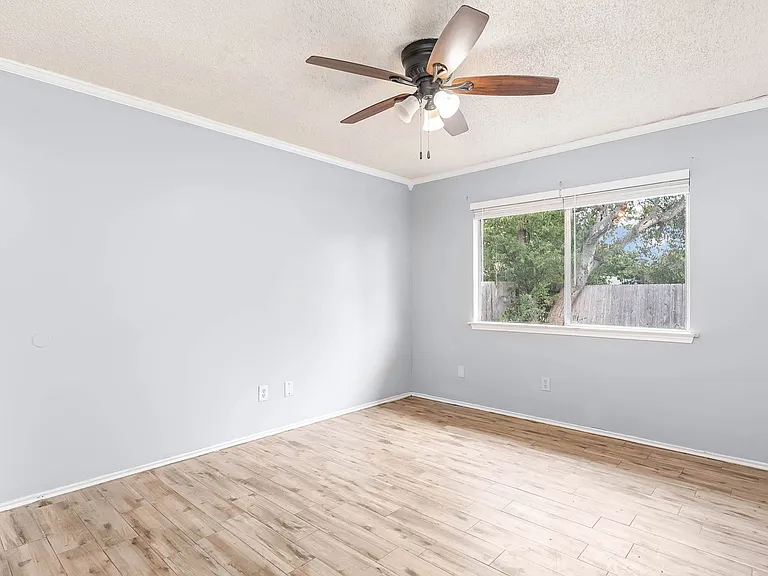 5204 Gawain Dr — Photo 9