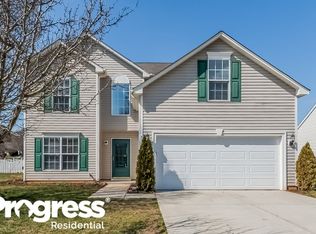 8313 Fox Swamp Rd, Charlotte, NC 28215