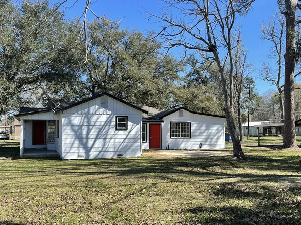 104 County Road 2401, Hull, TX 77564