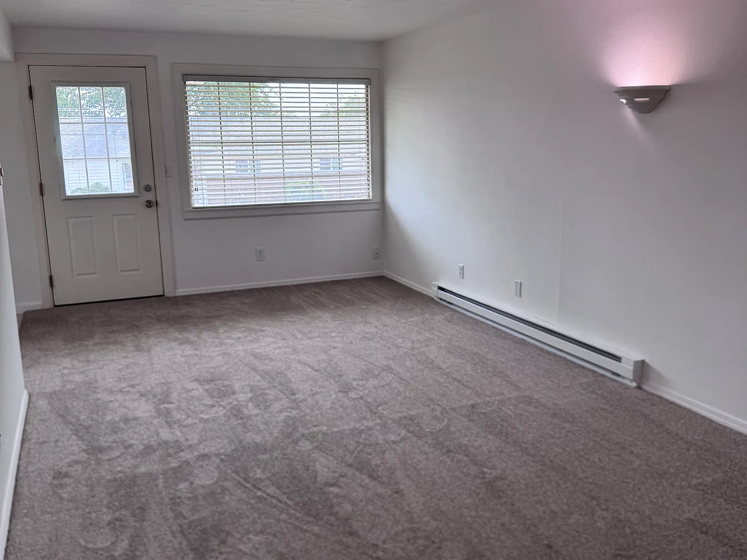 2 bed, 900 sqft, $1,200 — Photo 3