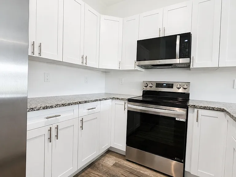 1130 Harold Ave S — Photo 4