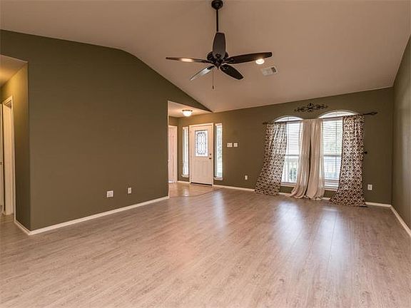 3rd image of 1815 Indian Lodge Dr