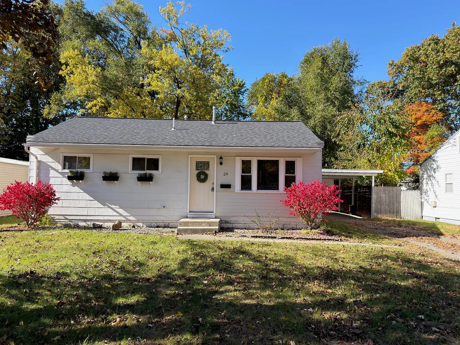 3 bed, 1046 sqft, $2,400 — Photo 1