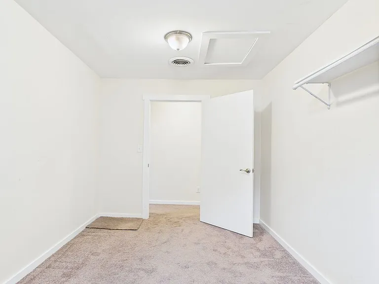 409 S Pear St — Photo 25