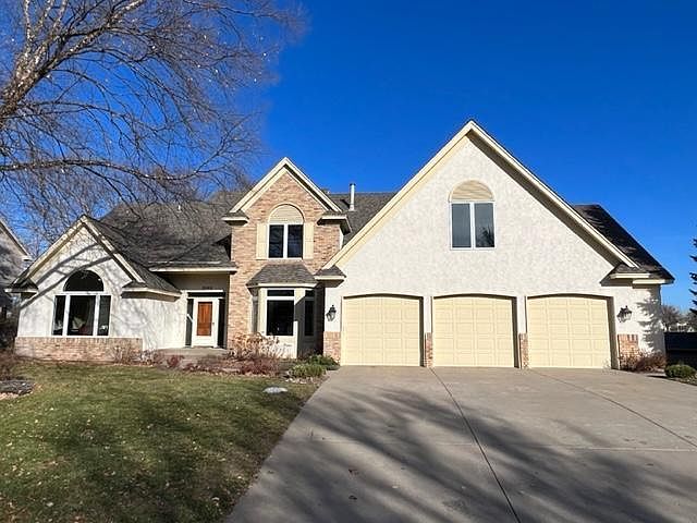 1st image of 1285 W Royal Oaks Dr