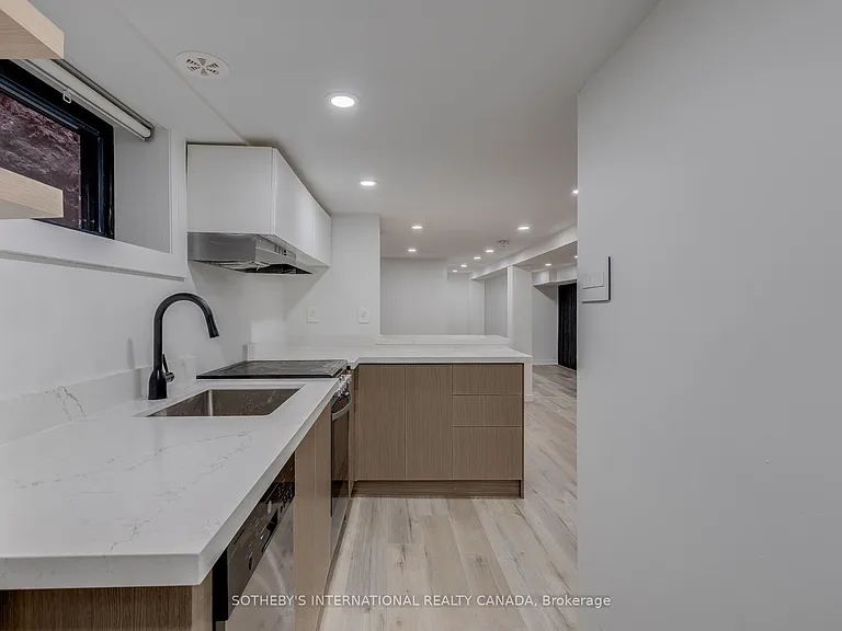 120 Glenlake Ave #BASEMENT — Photo 4