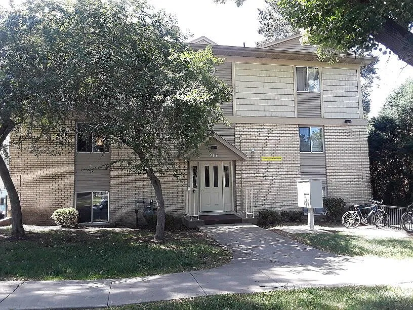 917 E College St — Photo 1