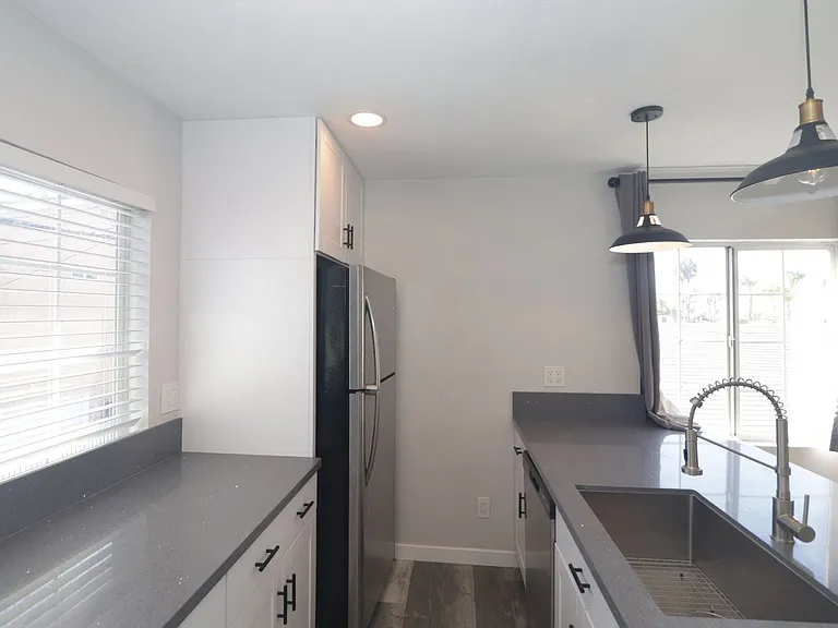 4239 Swift Ave — Photo 9