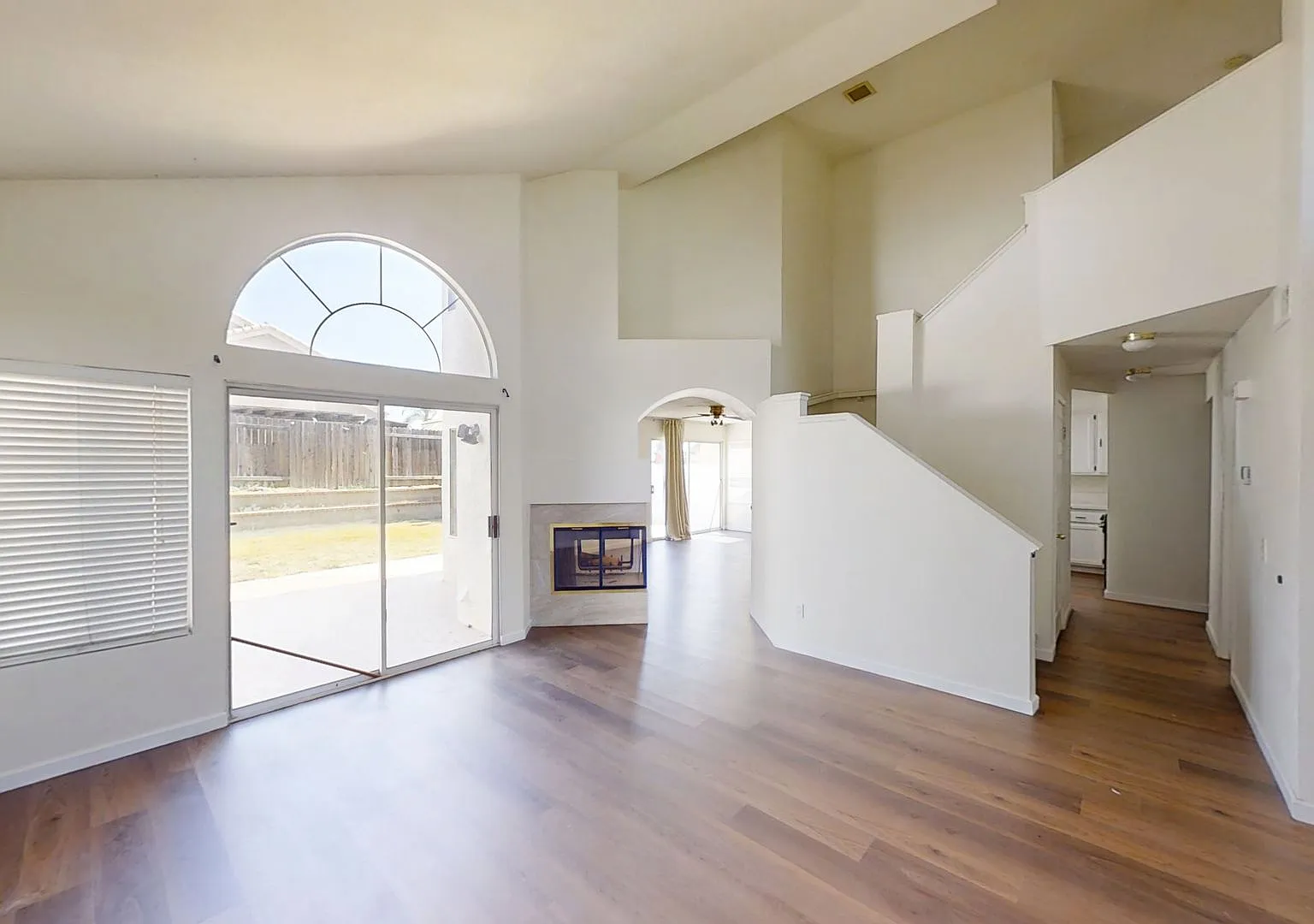 Charming 3 bed 2.5 bath 2 story home in Yucaipa, Ca. — Photo 2