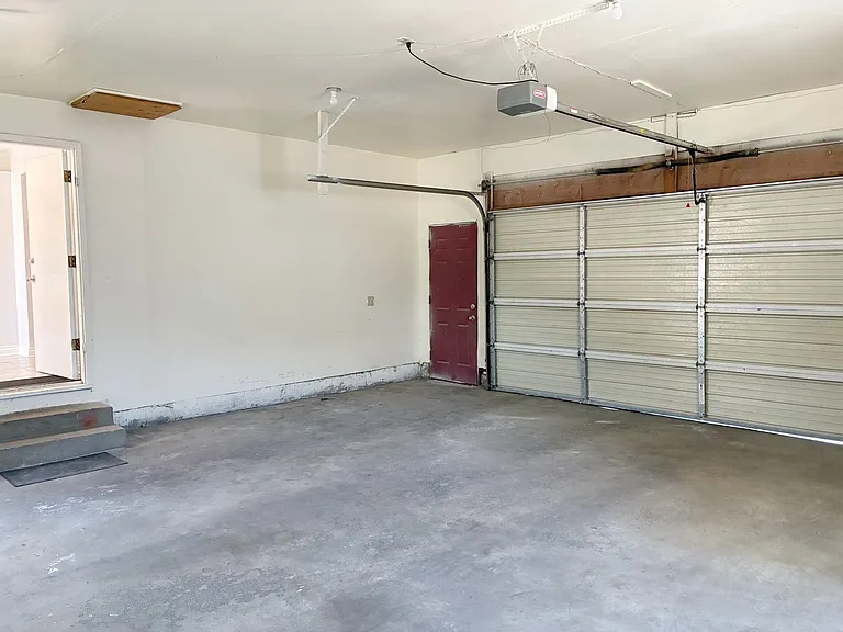 2180 Westcliff Dr — Photo 40