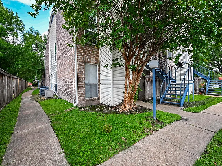 3900 Woodchase Dr #86 — Photo 27