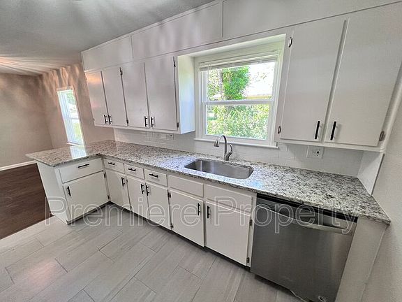 4th image of 10505 Oakland Ave
