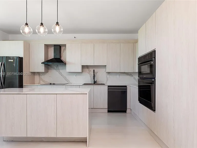 300 S Pointe Dr #907 — Photo 47