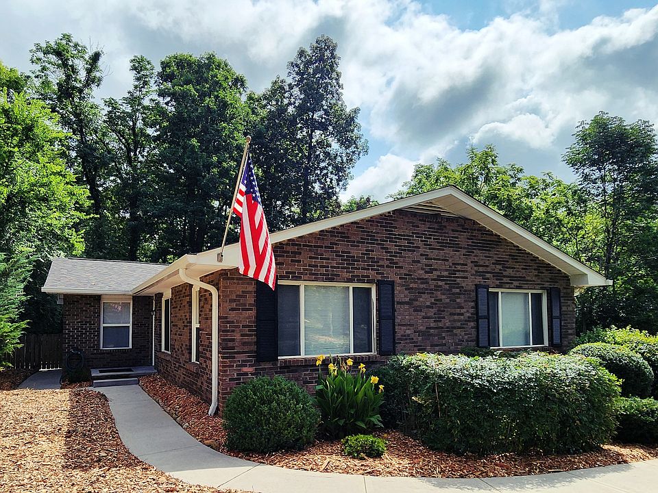 Walkway to front doors of each unit