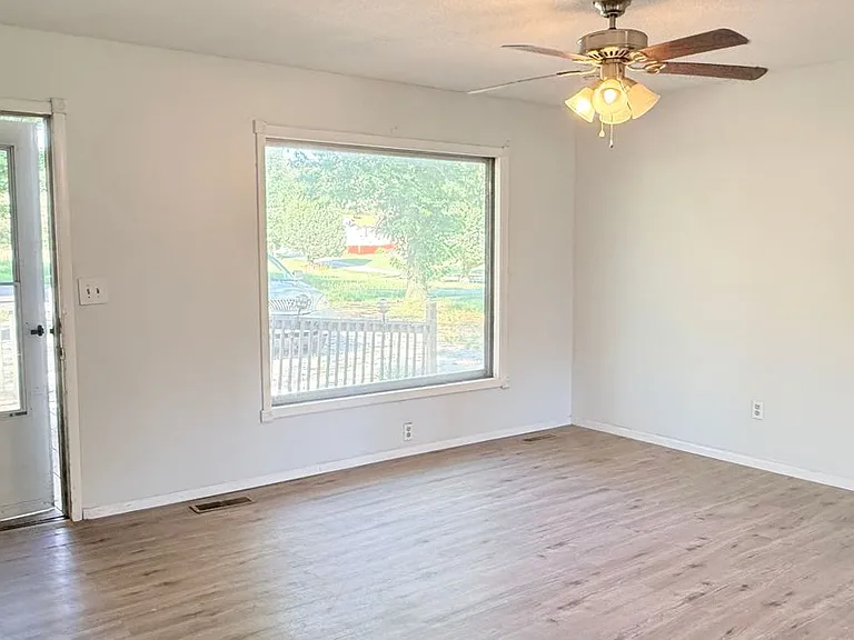365 Stacy Rd — Photo 3