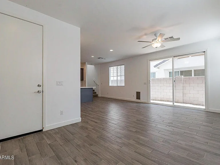 5516 S Dillon Cir — Photo 2
